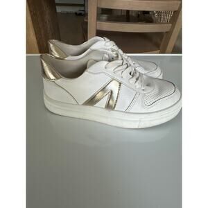 MIA Alta Malta Lace Up White Leather Women's Sneakers in size 2M